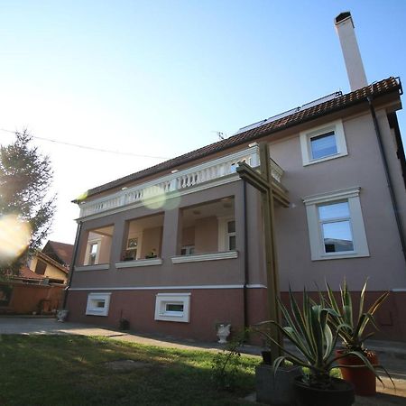 Hostel Teresianum Aleksinac Luaran gambar